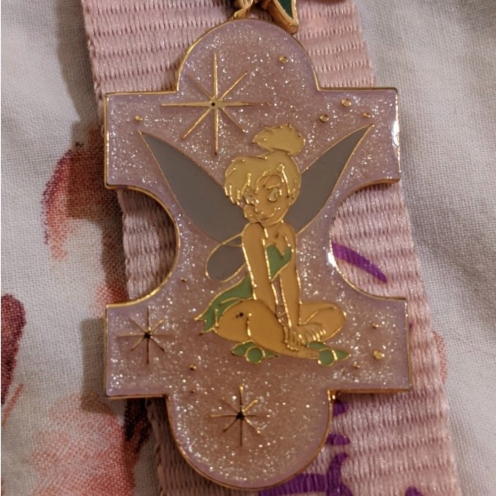 Vintage Disney World pin collection & lanyard - Picture 3 of 13